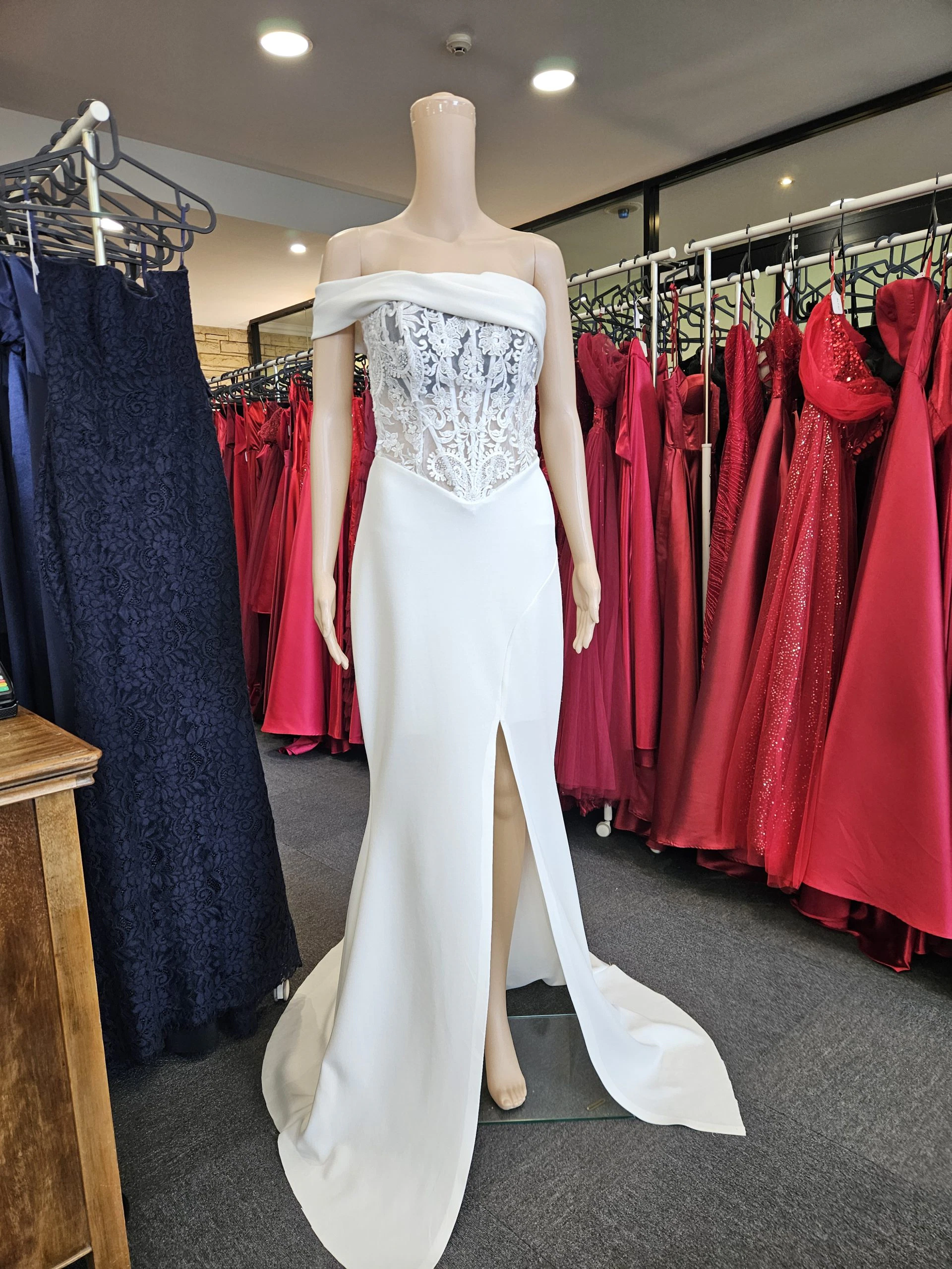 392 – QYN Nicole White Gown 392 – QYN Nicole White Gown