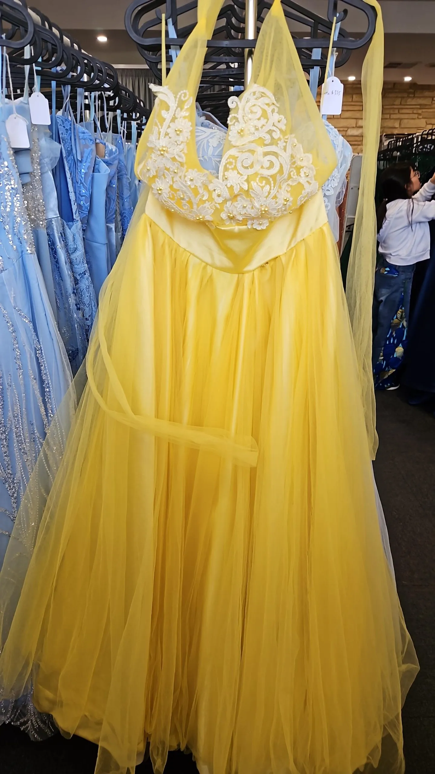 557 – QYN Zhuri Yellow Gown 557 – QYN Zhuri Yellow Gown
