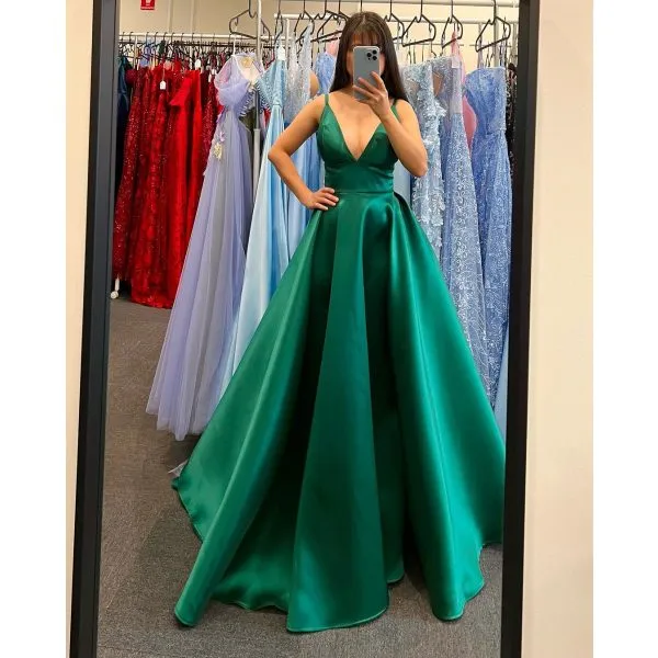 Q492 - QYN Braelyn Green Gown