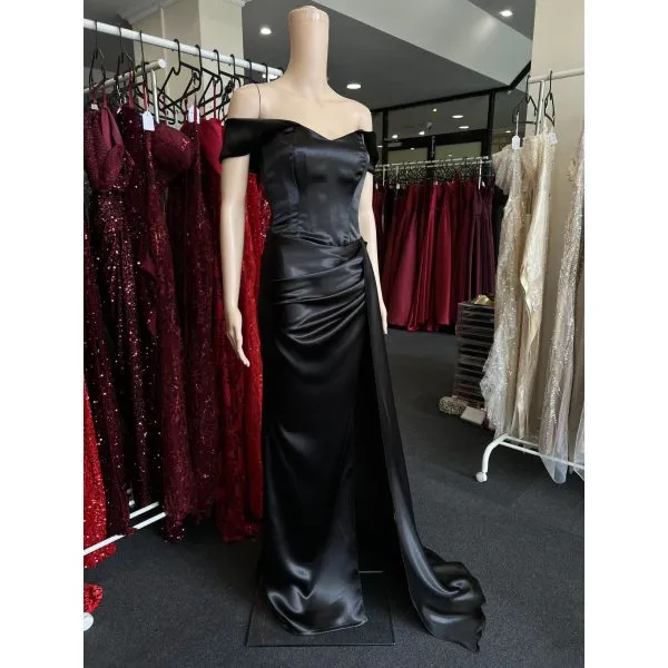 Q643 - QYN Anika Black Dress
