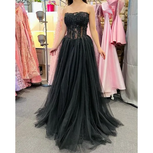 Q685 - QYN Ellis Black Gown