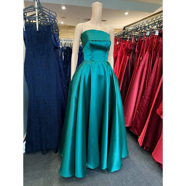 Q687 - QYN Cielo Green Gown