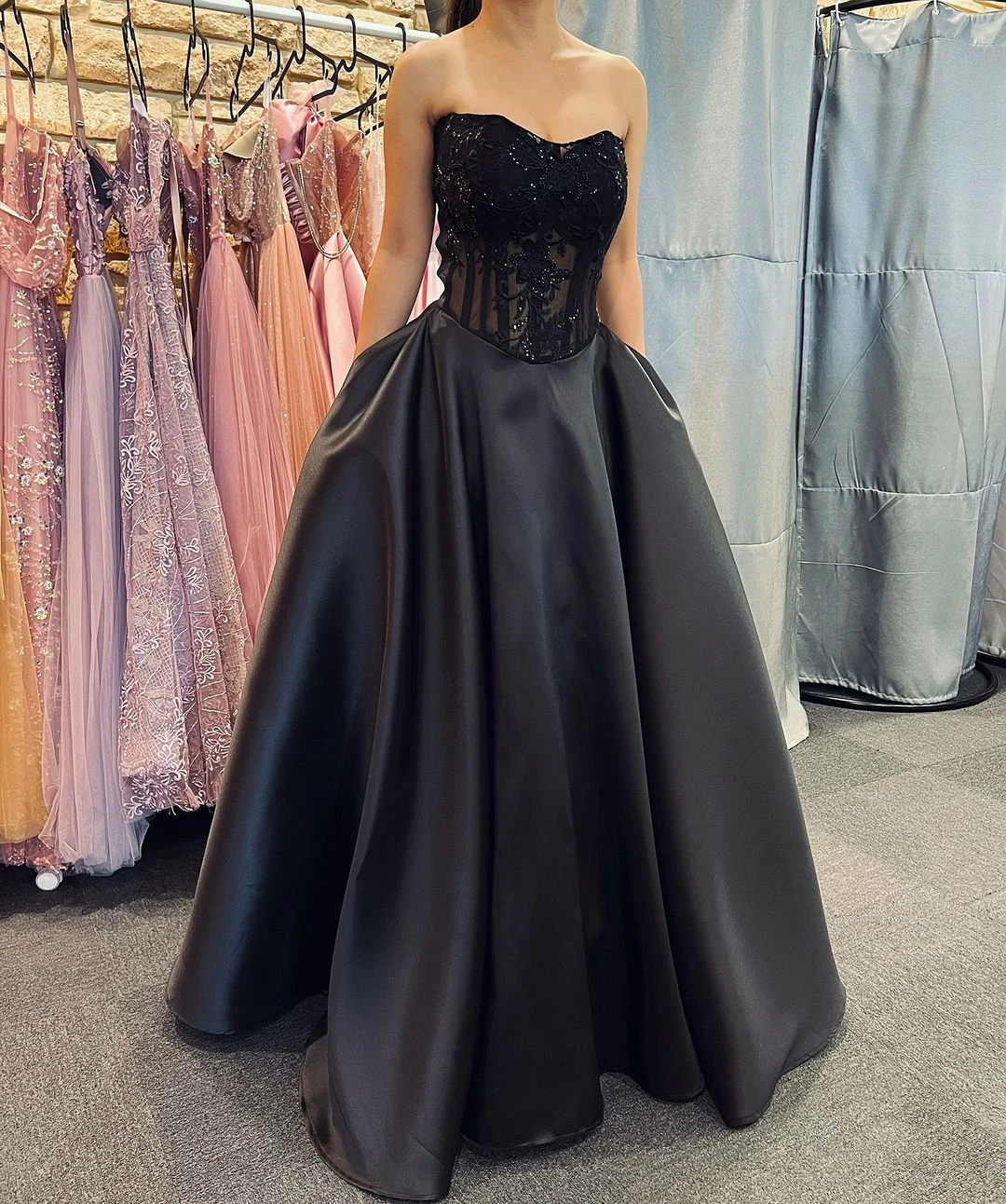 Q705 – QYN Monica Black Gown Q705 – QYN Monica Black Gown