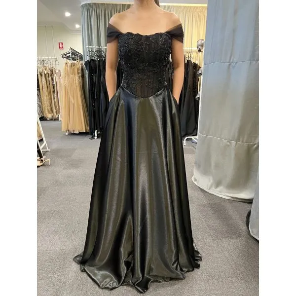 Q780 - QYN Kyla Black Gown