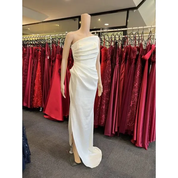 Q903 - QYN Eszter White Gown