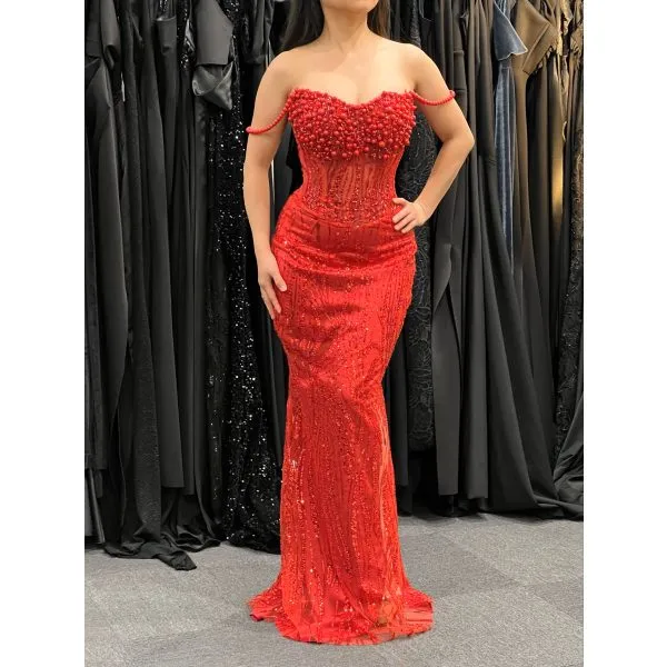 Q938 - QYN Vincci Red Gown