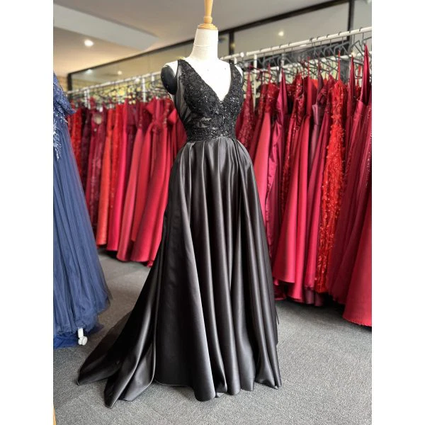 Q965 - QYN Isadora Black Gown
