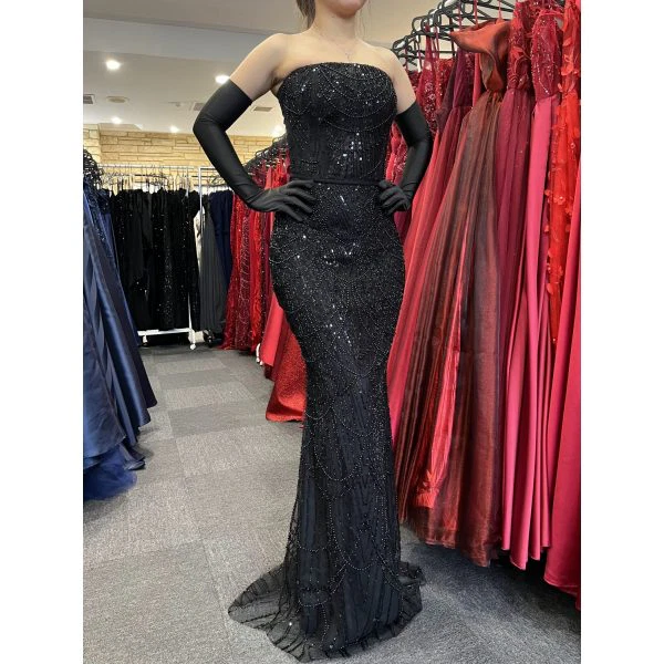 Q980 - QYN Mystic Black Gown