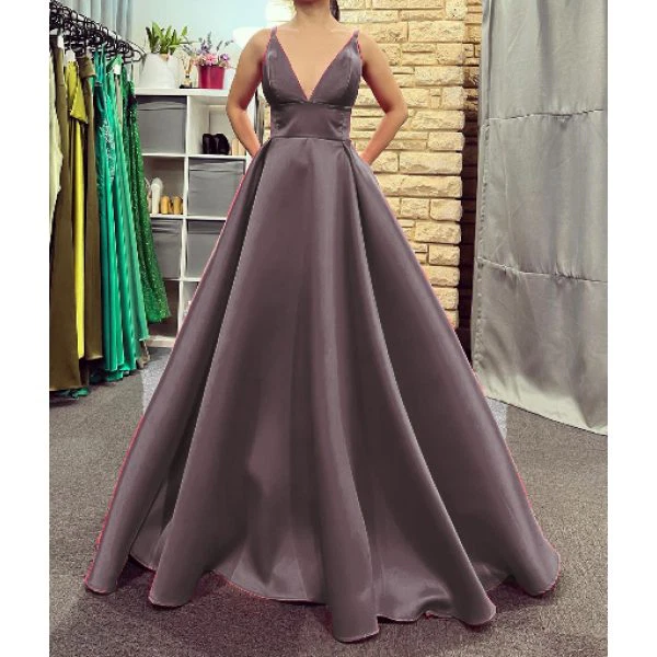 Q781 - QYN Selene Black Gown