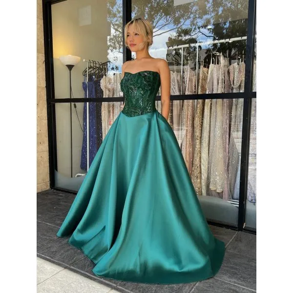 Y389 - QYN Vero Green Gown